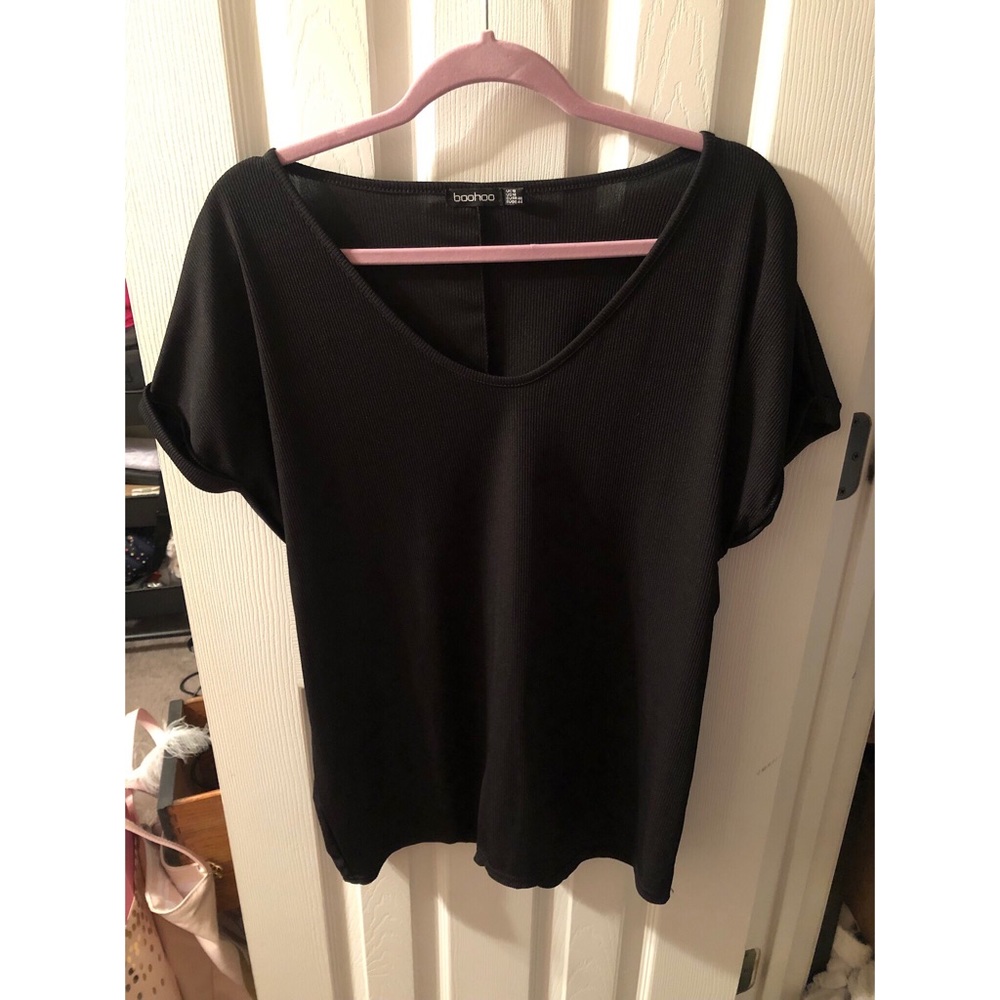 Black ribbed Tee with cuffed sleeves